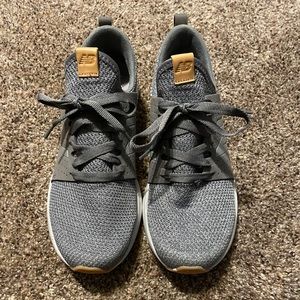 MENS NEW BALANCE SIZE 11 barley worn shoes